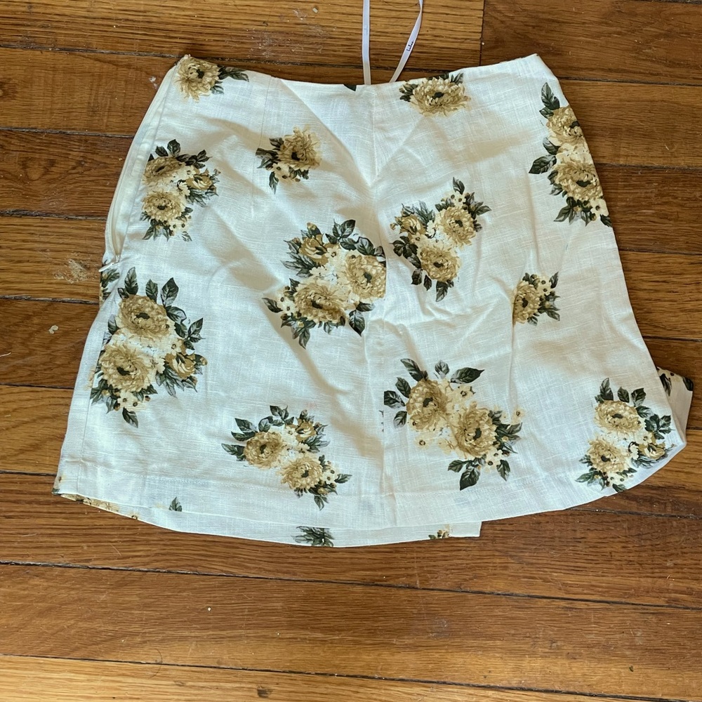 Lulus floral mini skirt